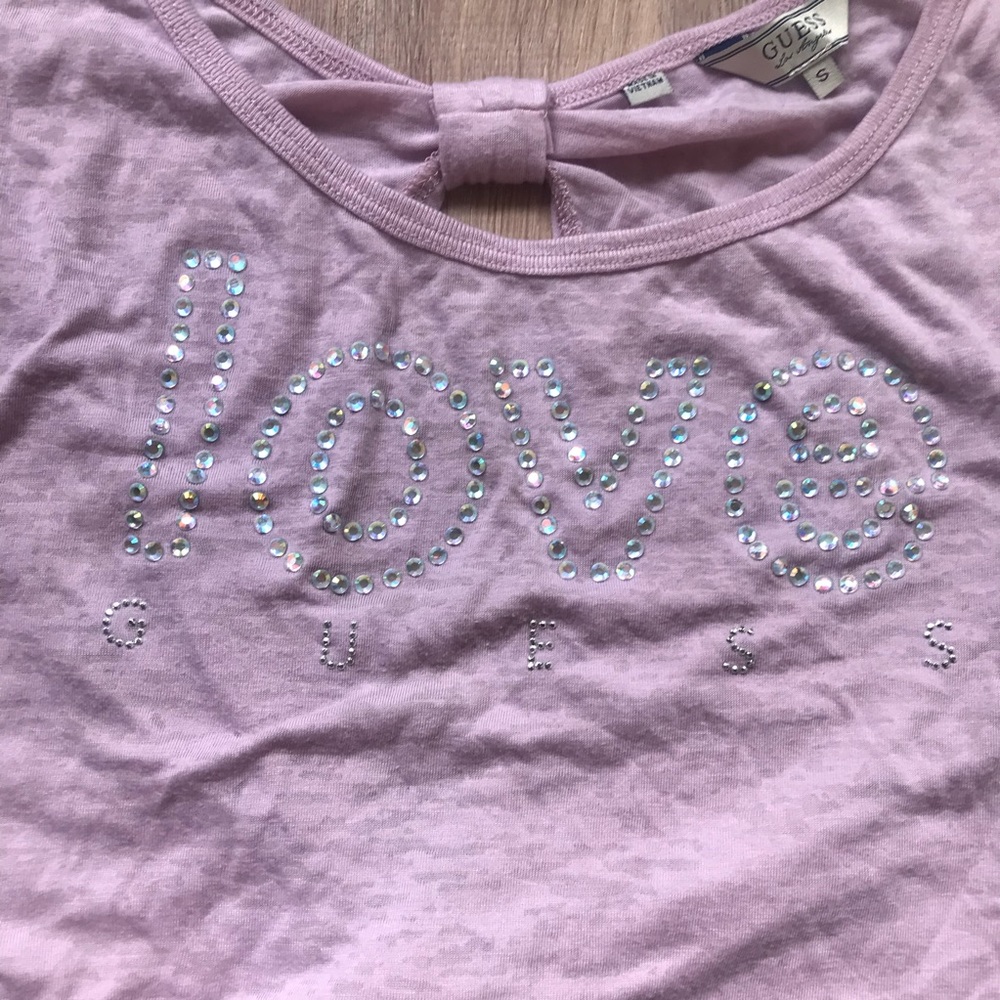 •GUESS T-shirt• - Picture 3 of 3